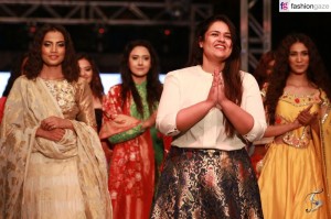 Saksho Kholi with models